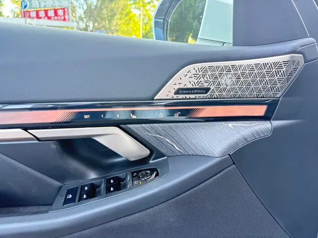 BMW i5 — Фото автомобиля 6