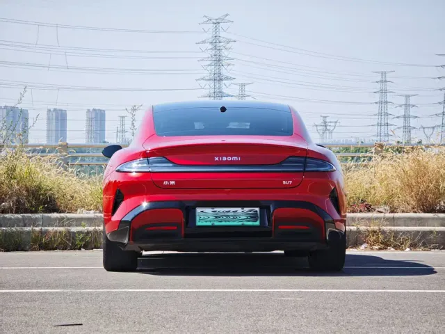 Xiaomi SU7 — Фото автомобиля 12