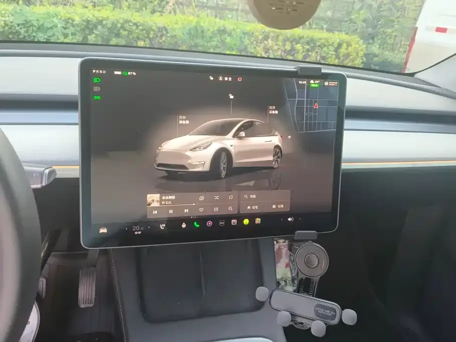 Tesla Model Y 2024 Rear-Wheel Drive Version — Фото автомобиля 13