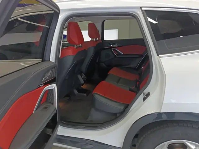 BMW BMW iX1 2025 eDrive25L X Design Package — Фото автомобиля 11