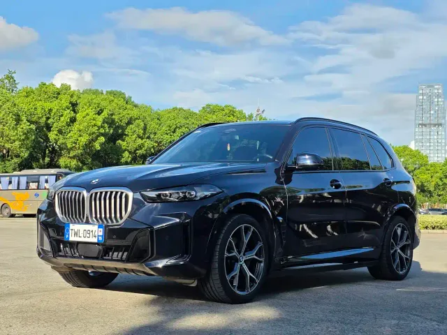 Фотография автомобиля — BMW X5
