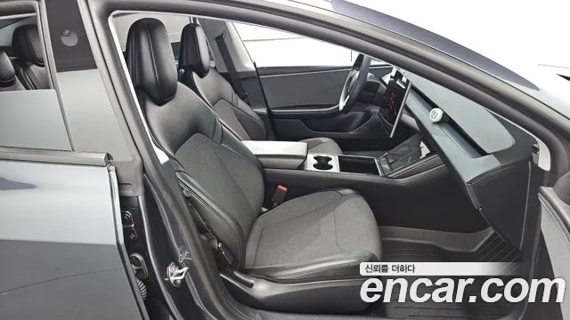 Tesla Model 3 — Фото автомобиля 15