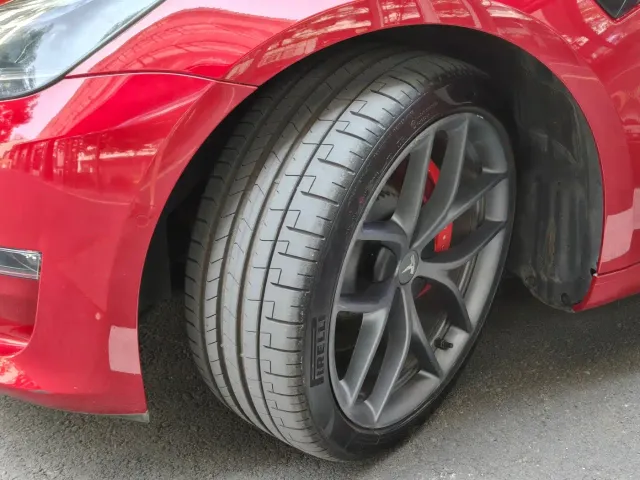 Tesla Model 3 — Фото автомобиля 7