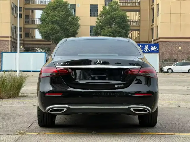 Mercedes-Benz E-Class — Фото автомобиля 8