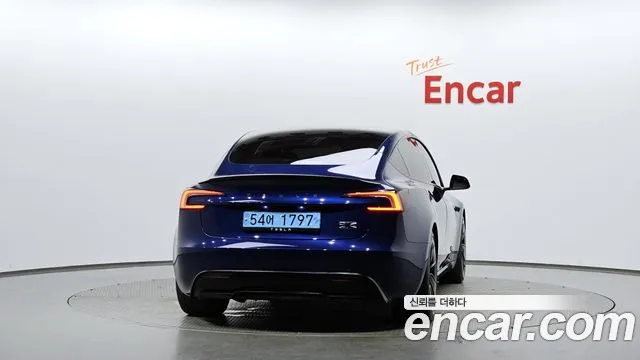 Tesla Model 3 — Фото автомобиля 4
