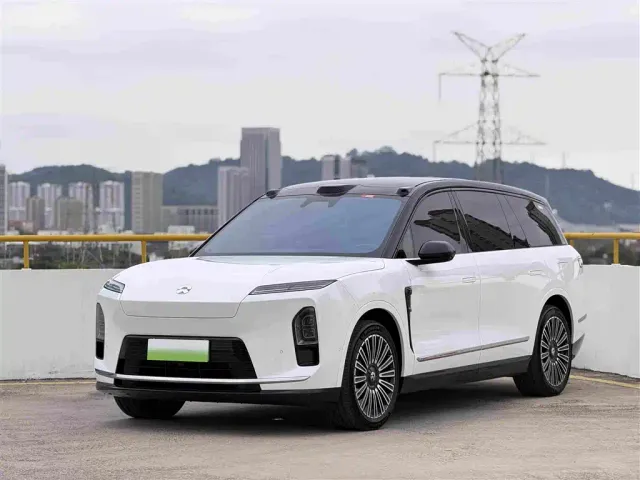 Nio ES8 — Фото автомобиля 21