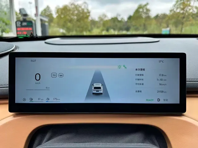Geely Galaxy Starship 7 EM-i — Фото автомобиля 11