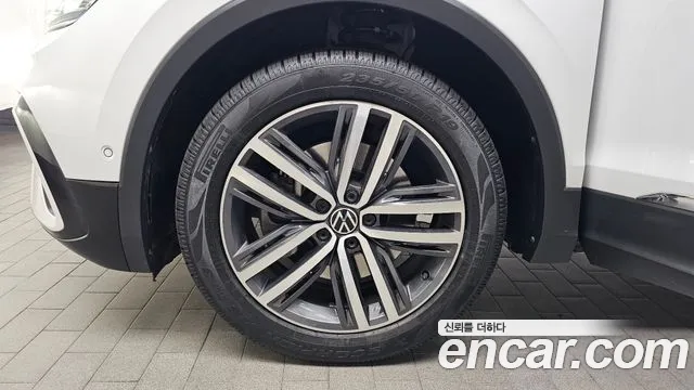 Volkswagen Tiguan — Фото автомобиля 4