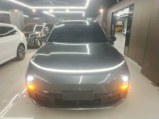 Li Auto L9 — Фото автомобиля 2