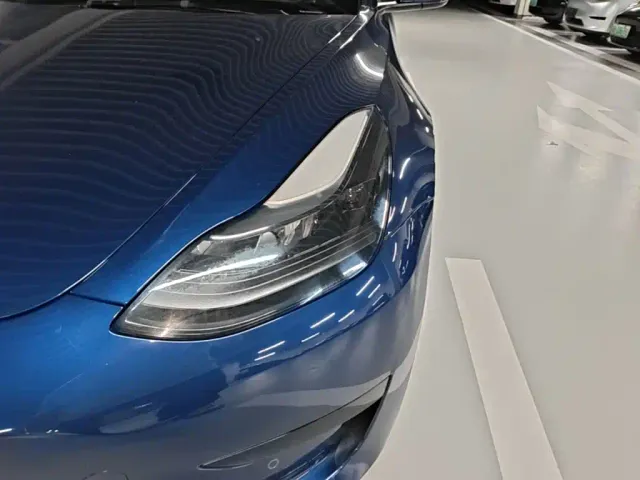 Tesla Model 3 — Фото автомобиля 23