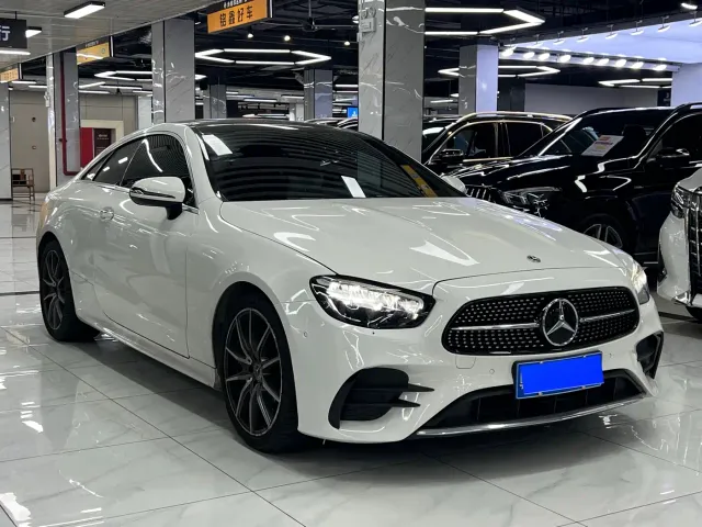 Mercedes-Benz E-Class — Фото автомобиля 3
