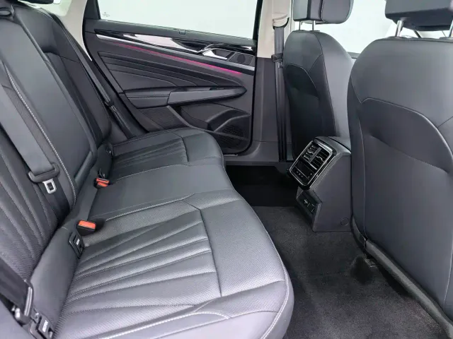 Volkswagen Passat — Фото автомобиля 12