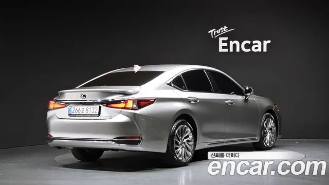 Lexus ES Generation 7 — Фото автомобиля 2