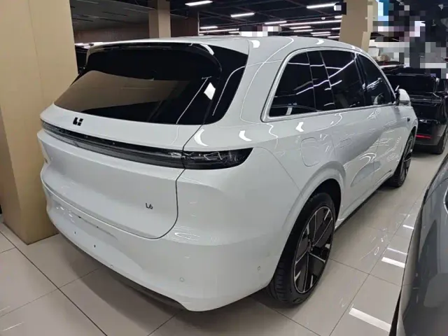 Li Auto L6 — Фото автомобиля 6