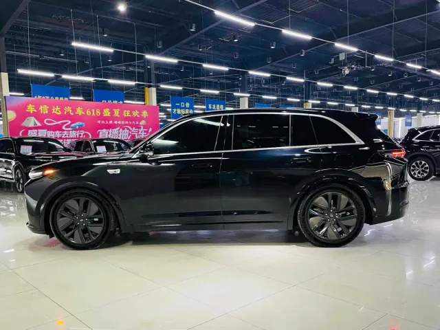 Li Auto L7 — Фото автомобиля 5