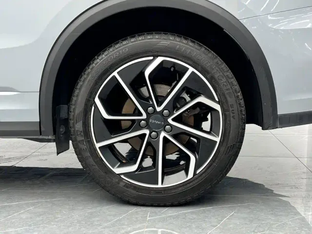 Lynk & Co 01 — Фото автомобиля 9