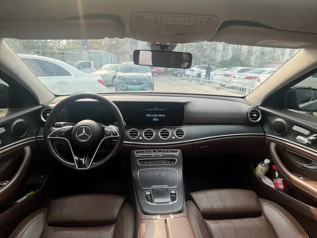 Mercedes-Benz E-Class — Фото автомобиля 5