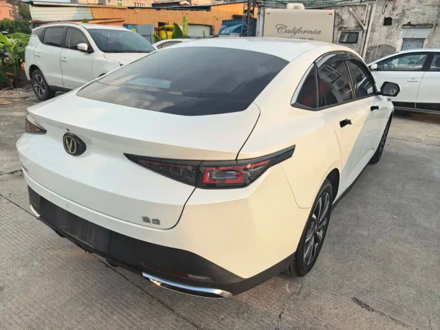 Changan Eado — Фото автомобиля 7