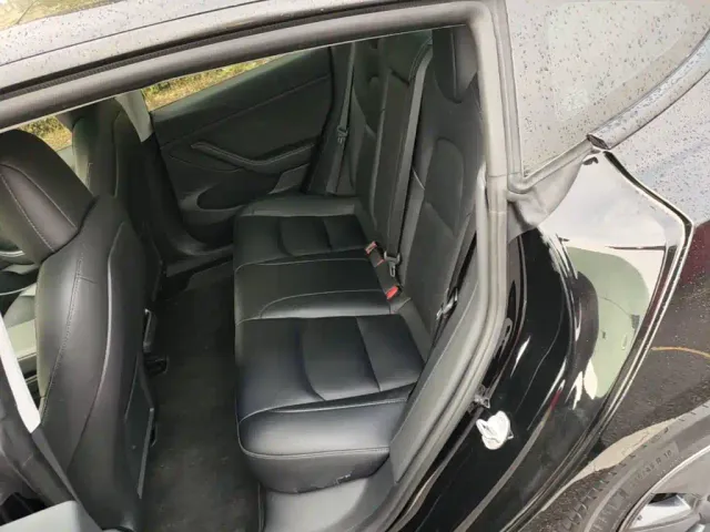 Tesla Model 3 — Фото автомобиля 16