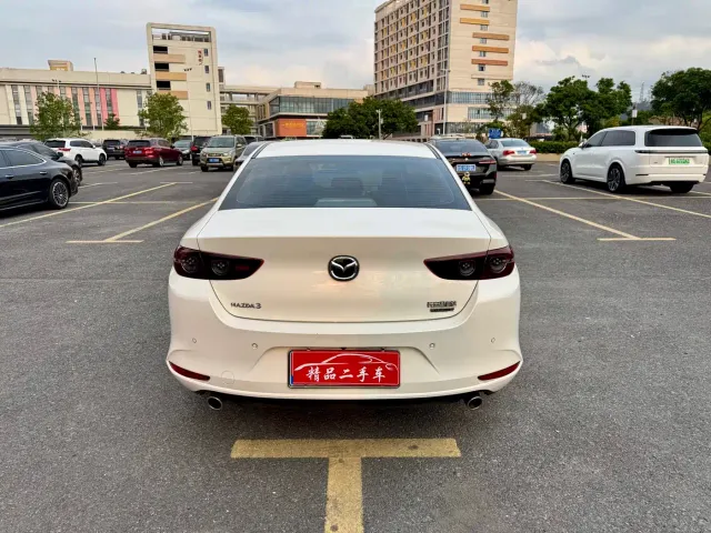Mazda Axela — Фото автомобиля 3