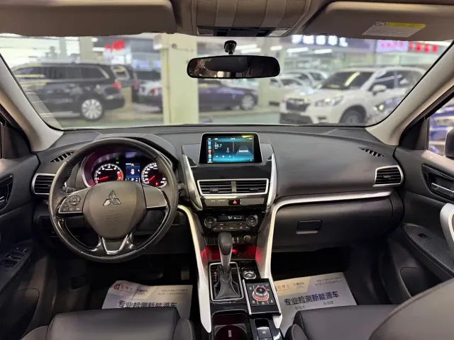 Mitsubishi Eclipse Cross — Фото автомобиля 5