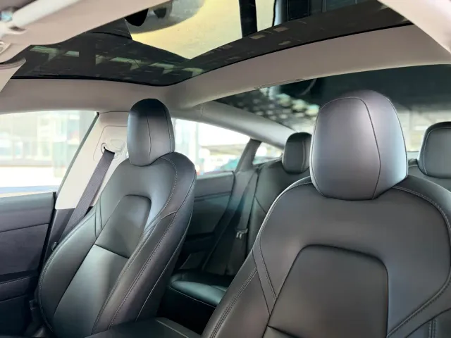 Tesla Model 3 — Фото автомобиля 8