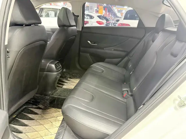 Hyundai Elantra — Фото автомобиля 9