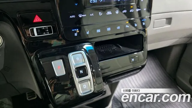 Hyundai Staria Staria 4WD Lounge 7 мест — Фото автомобиля 9