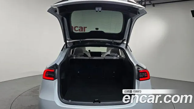 Tesla Model Y — Фото автомобиля 22