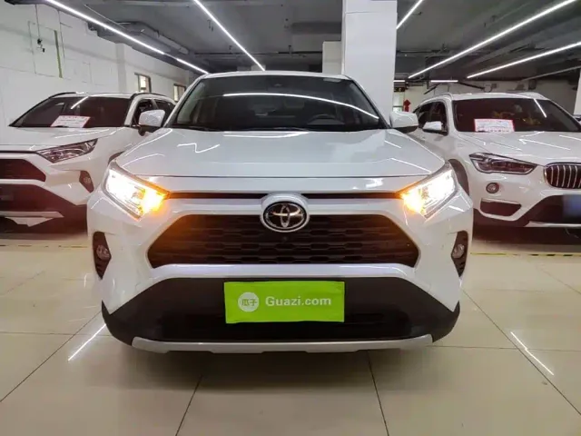 Toyota RAV4 — Фото автомобиля 2