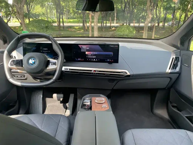 BMW iX — Фото автомобиля 7