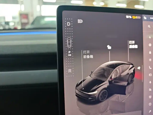 Tesla Model Y — Фото автомобиля 9