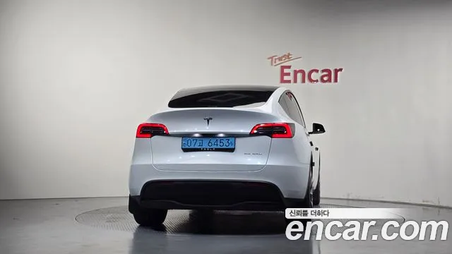 Tesla Model Y — Фото автомобиля 4