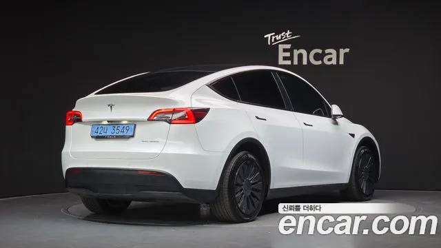 Tesla Model Y — Фото автомобиля 2