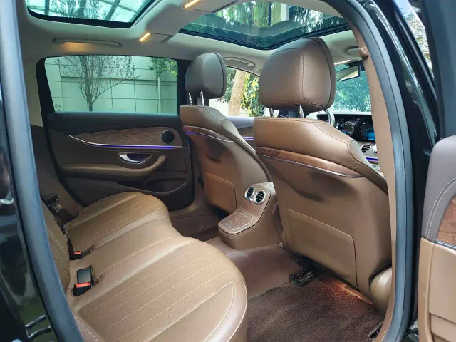 Mercedes-Benz E-Class — Фото автомобиля 5