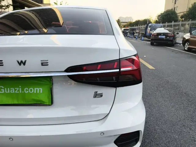 Roewe i5 — Фото автомобиля 7