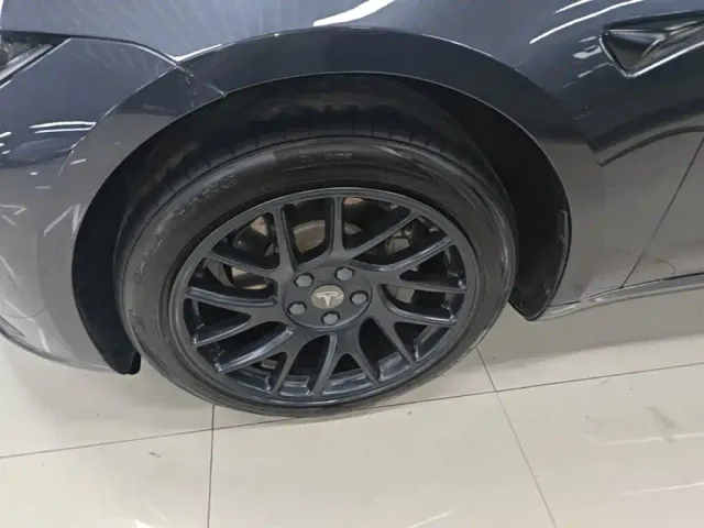 Tesla Model 3 — Фото автомобиля 22
