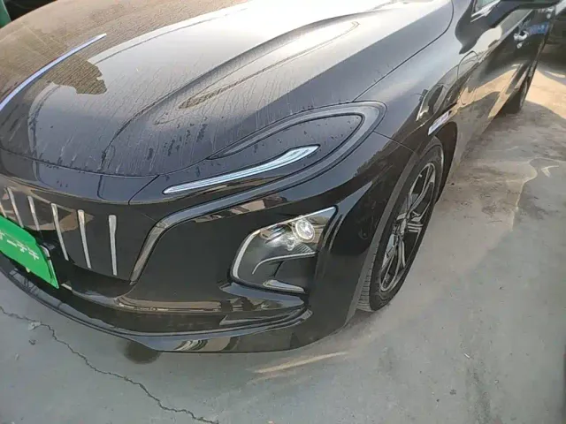 Hongqi E-QM5 — Фото автомобиля 23