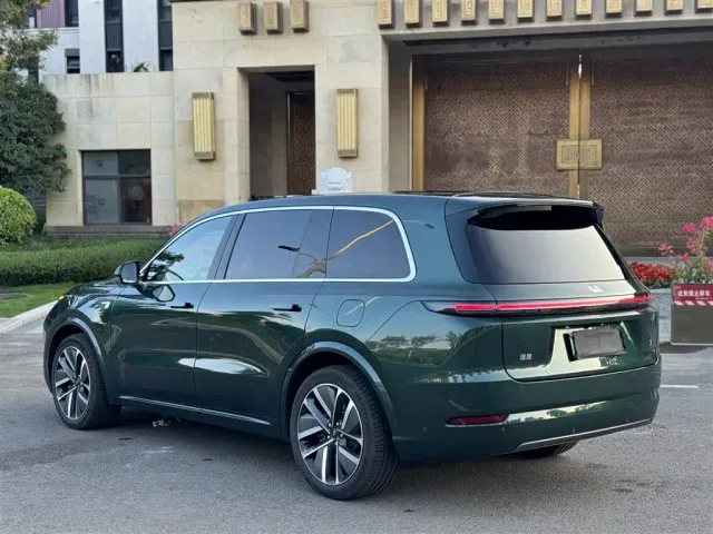 Li Auto L9 — Фото автомобиля 25