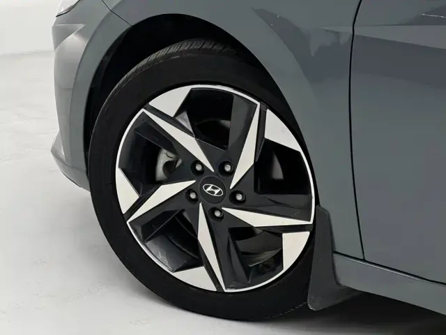 Hyundai Elantra — Фото автомобиля 14