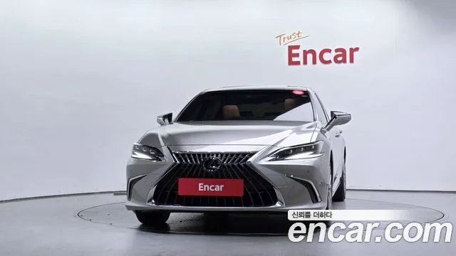 Lexus ES Generation 7 — Фото автомобиля 3