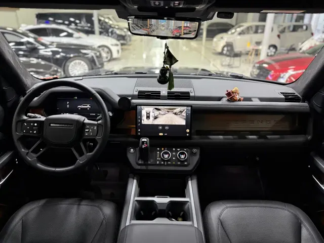 Land Rover Defender — Фото автомобиля 13
