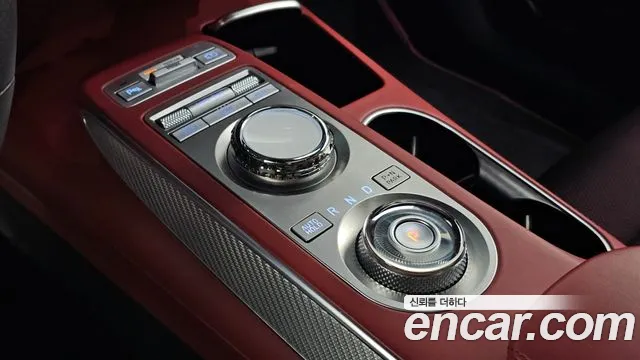 Genesis GV70 — Фото автомобиля 9