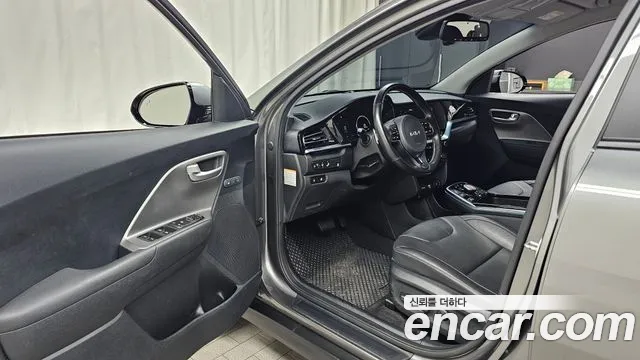 Kia Niro — Фото автомобиля 14