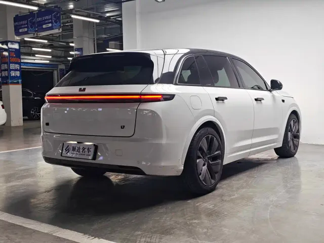 Li Auto L7 — Фото автомобиля 11