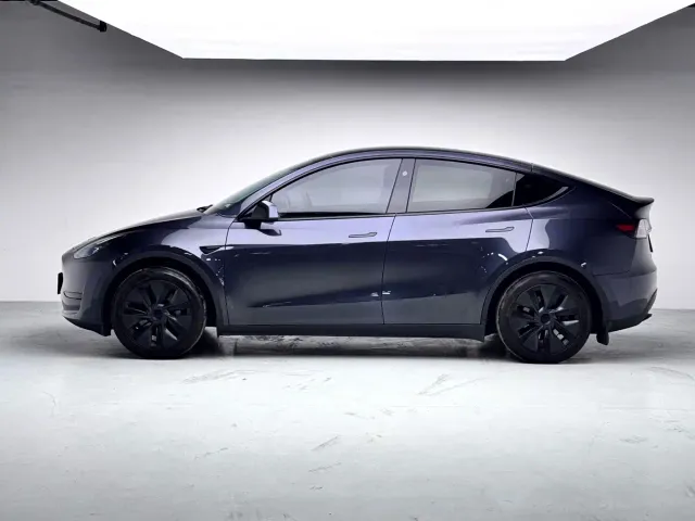 Tesla Model Y — Фото автомобиля 21