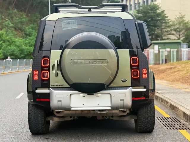 Land Rover Defender — Фото автомобиля 6