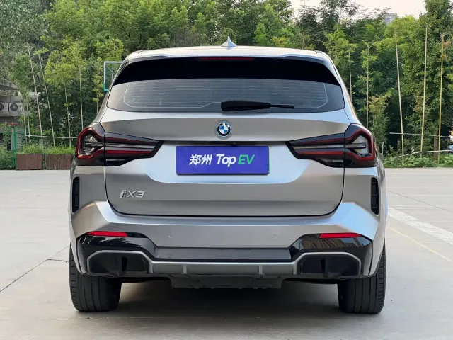 BMW iX3 — Фото автомобиля 7