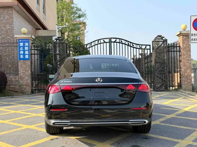 Mercedes-Benz E-Class — Фото автомобиля 9
