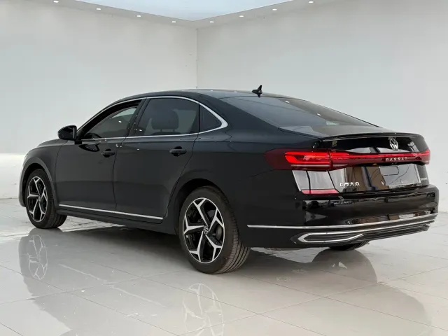 Volkswagen Passat — Фото автомобиля 14